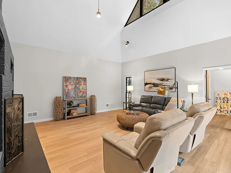 211 Wendwood Dr — Photo 16