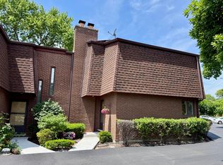 414 S Dee Rd, Park Ridge, IL 60068