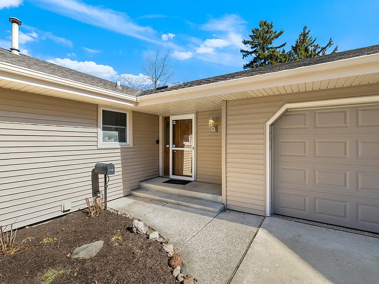 625 Robert Ave — Photo 8