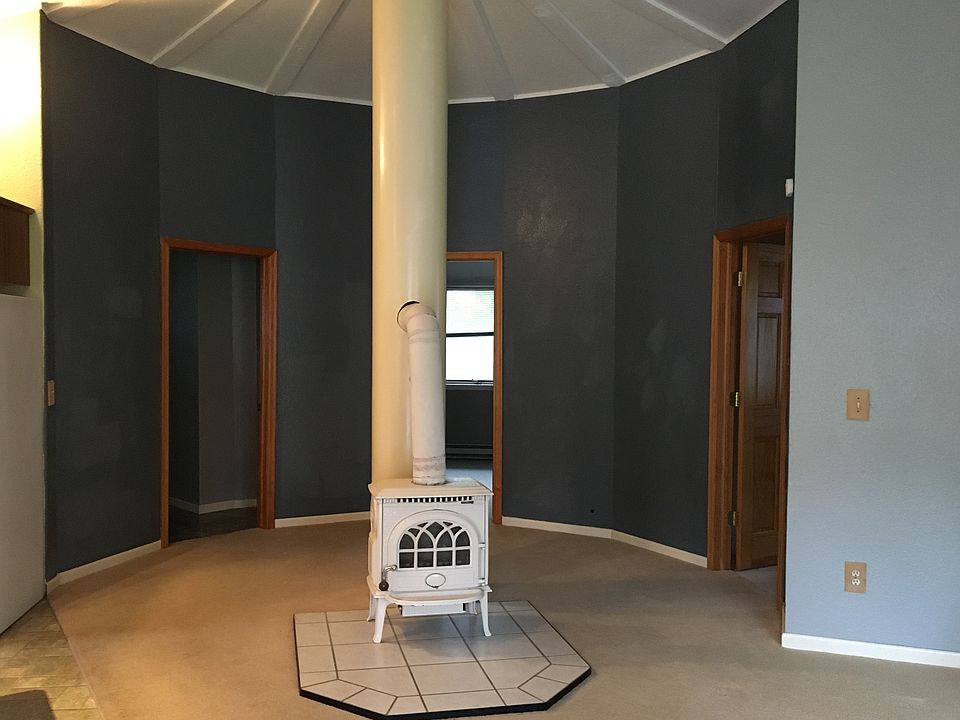 Main Living w Wood Stove