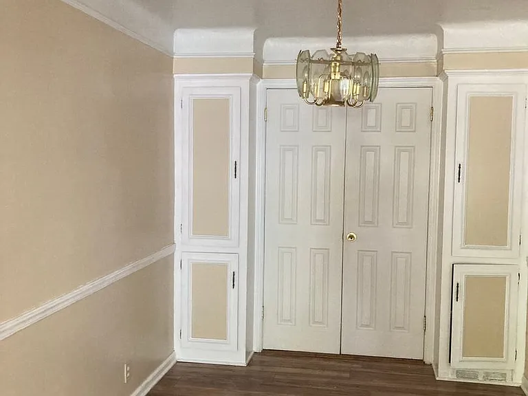 4206 Hinsdale Rd — Photo 3