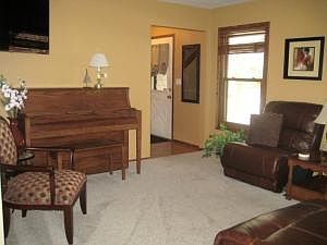 4th image of 3105 Woodridge Ln