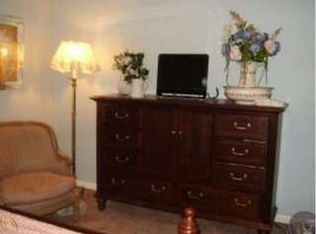 674 Shoreline Dr, Fenton, MI 48430