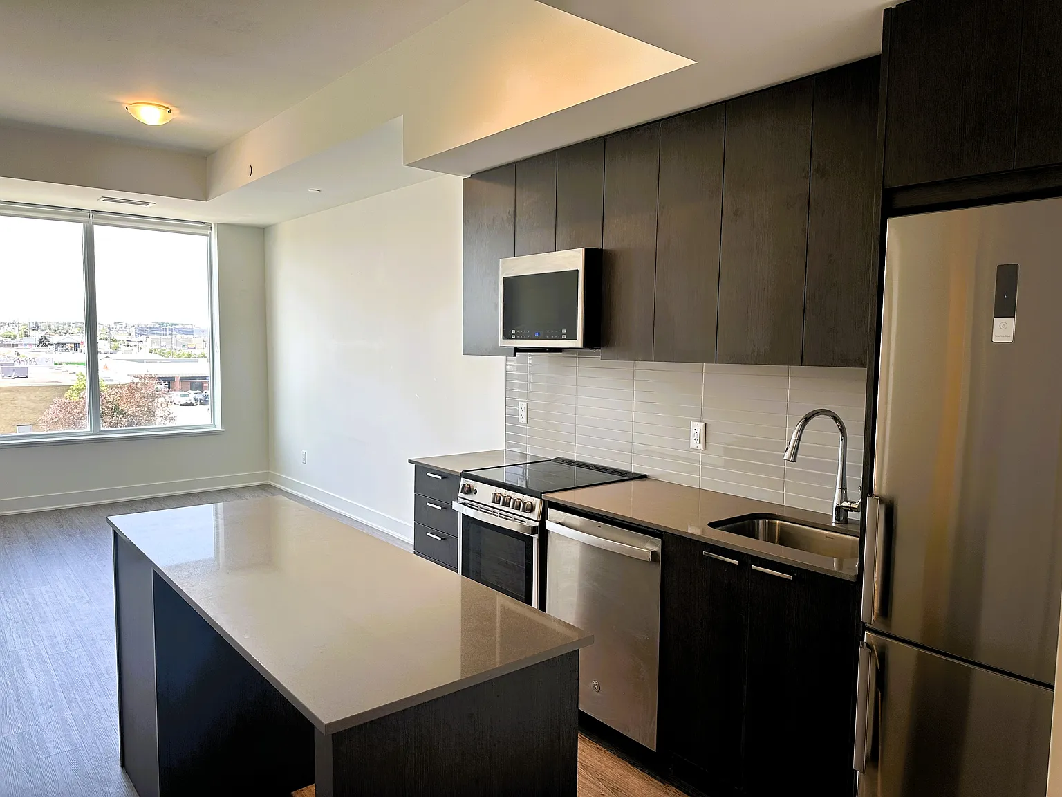 1 bed, 711 sqft, $2,300 — Photo 3