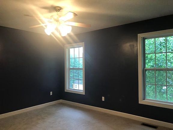4th image of 93 Ardis Ln #2