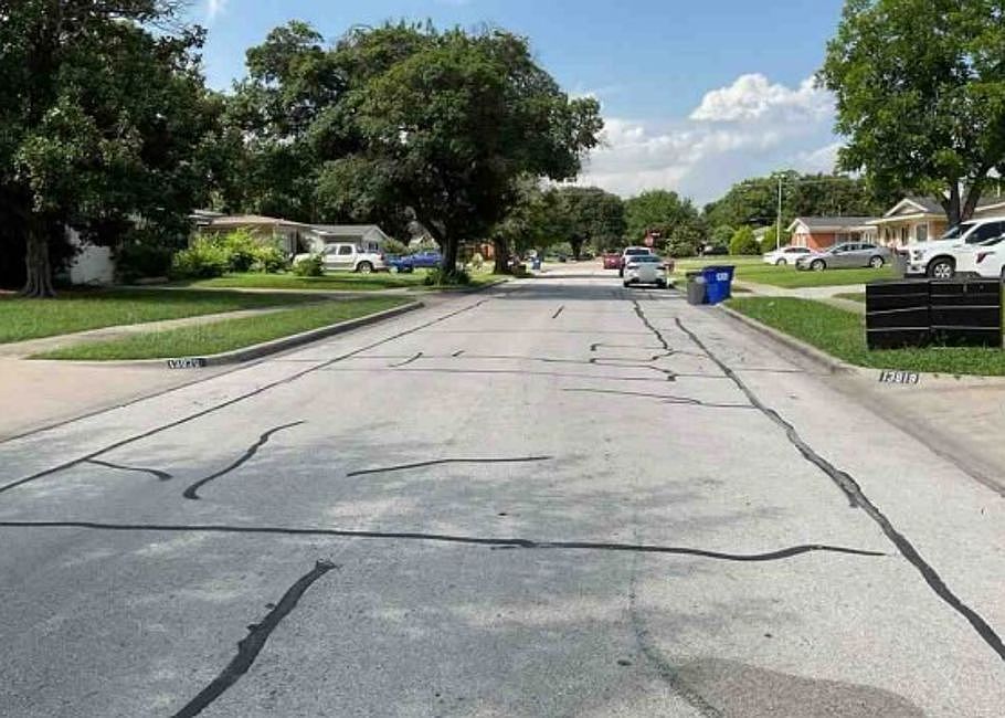 Exterior Neighborhood (street photo)