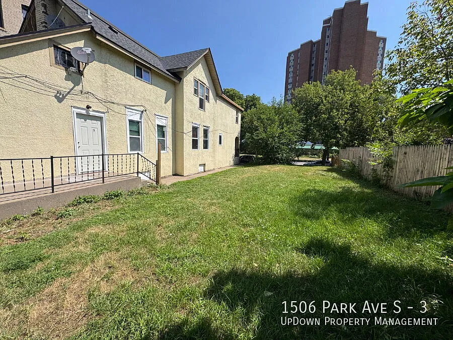 Fall/ Winter Special!) $200 Off For The First 3 Months With A Minimum 10 Month Lease. Spacious 3-... — Photo 2
