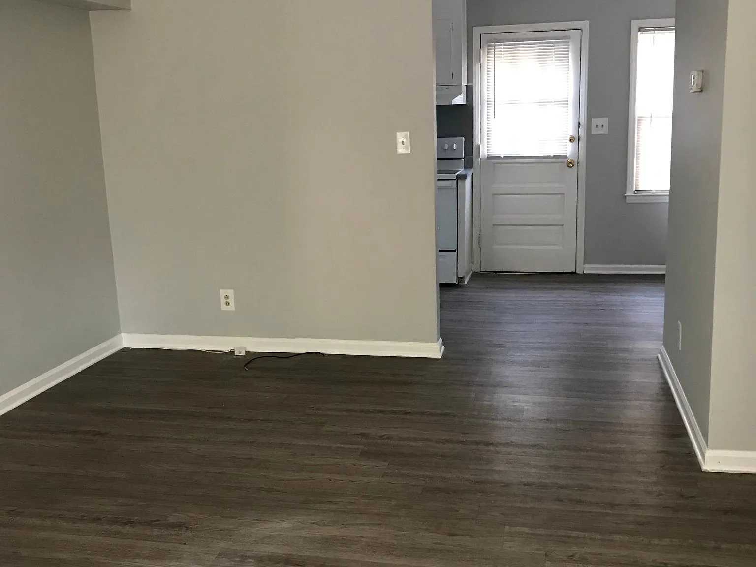 1827 Lookout Ln — Photo 2