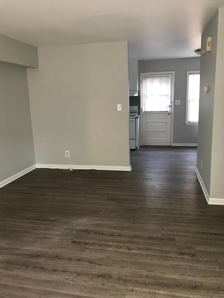 Building Photo - 1827 Lookout Ln #8
