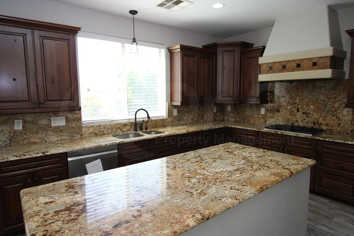 4 bed, 3.5 bath, 3102 sqft, $3,099 — Photo 4