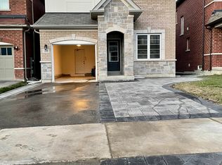 38 Foxberry Rd #2, East Gwillimbury, ON L9N0P6