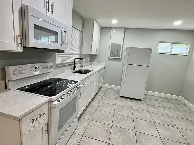 1395 Neptune Rd #B — Photo 9