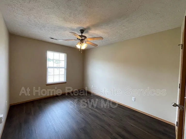 1245 N Northwood Ave — Photo 8