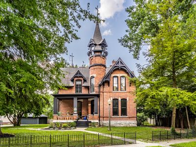 5631 University Ave, Indianapolis, IN, 46219