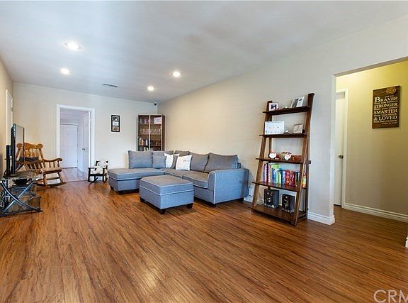 3rd image of 544 S Mountain Ave