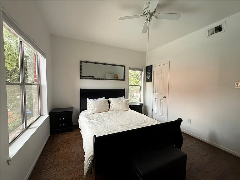 4041 Drake St #102 — Photo 1