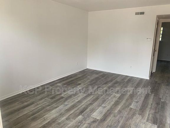 2nd image of 340 W Dogwood St #3