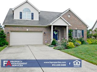 2077 S Pebble Beach Dr, Newburgh, IN
