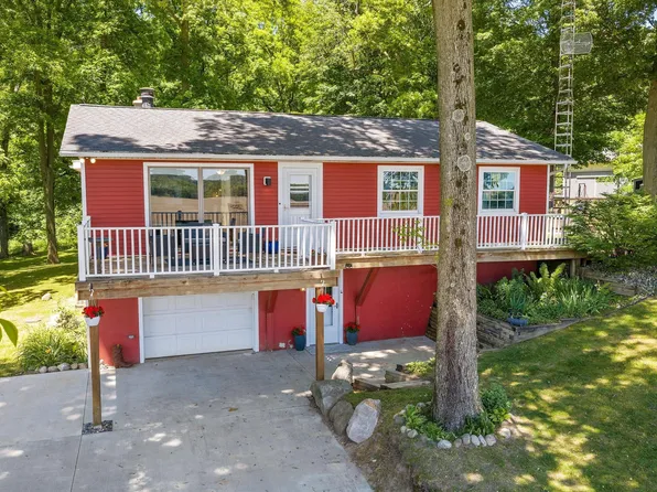 22420 McKenzie St, Dowagiac, MI 49047