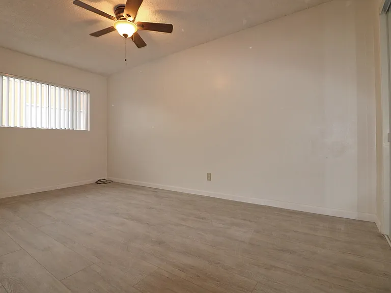 4760 Kansas St — Photo 12