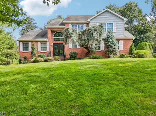 2 Lisa Ln, East Hanover Twp., NJ 07936