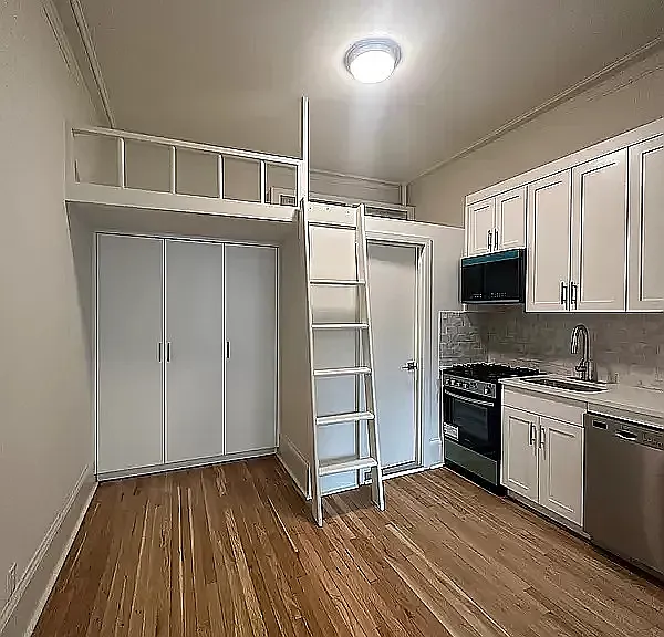 313 W 54th St #1FE — Photo 1