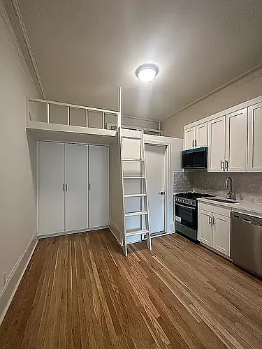 313 W 54th St #1FE Photo 1