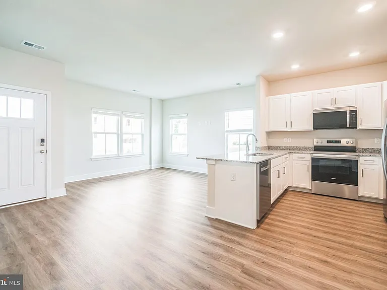 121 Nootka Way — Photo 6