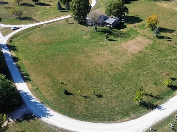 13200 E North Hedgewood Hills Rd, Peculiar, MO 64078