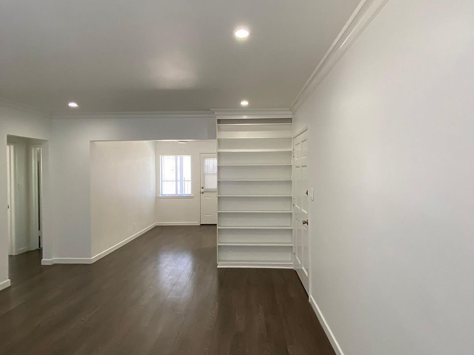1st image of 11547 Burbank Blvd #2