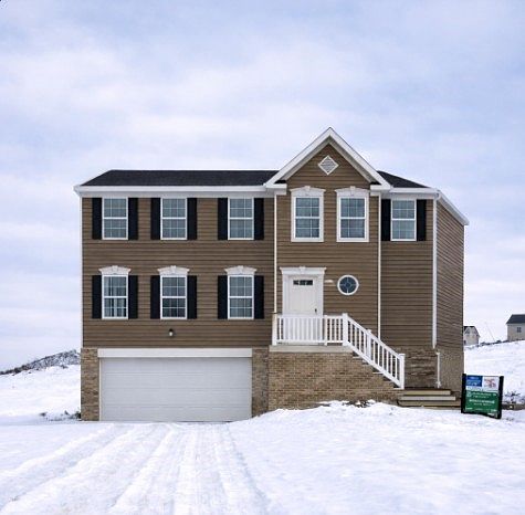 1st image of 447 Hawthorn Hill Dr
