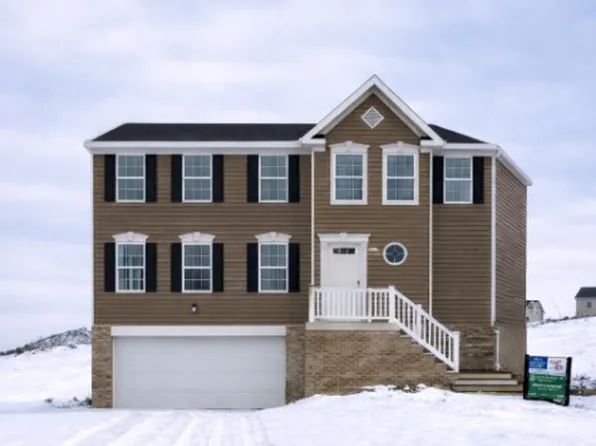 447 Hawthorn Hill Dr N, Canonsburg, PA 15317