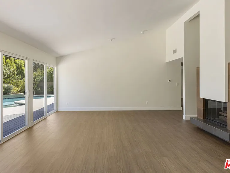 22427 De Kalb Dr — Photo 9