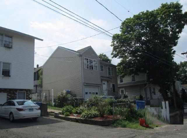 2nd image of 104 Shelley St
