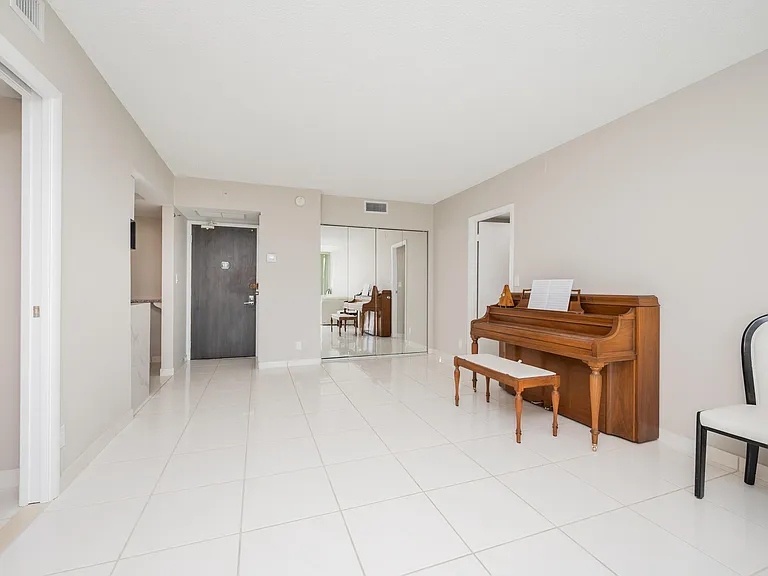 20335 N Country Club Dr #1704 — Photo 6