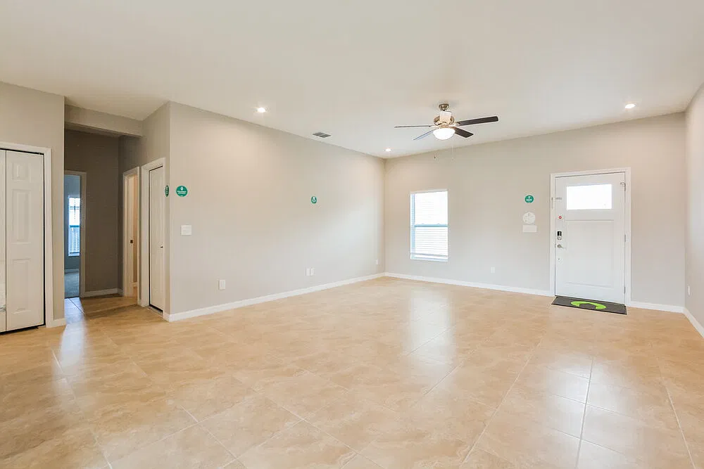 4 bed, 2.5 bath, 1690 sqft, $3,110 — Photo 4
