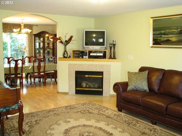 2nd image of 13717 SE Caruthers Ct