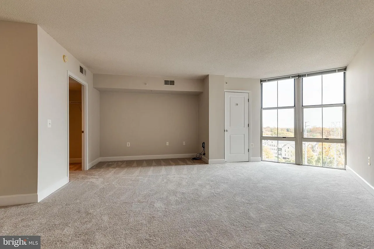 11800 Sunset Hills Rd — Photo 4