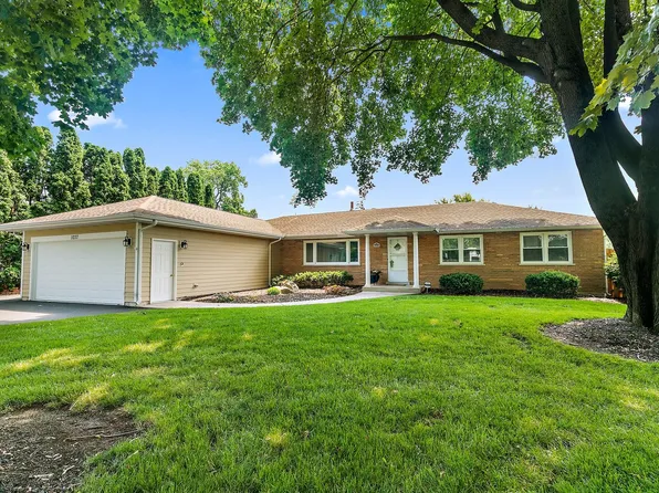 1037 N Harrison St, Algonquin, IL 60102