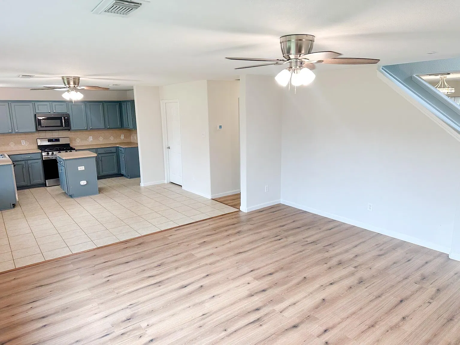 4 bed, 2.5 bath, 1910 sqft, $2,300 — Photo 3