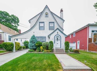 49 Walnut St, West Hempstead, NY 11552