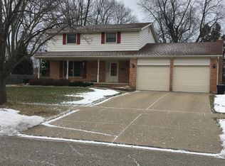 704 Meadowview Dr, Flushing, MI 48433