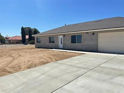 4 bed, 1498 sqft, $2,300 — Photo 1