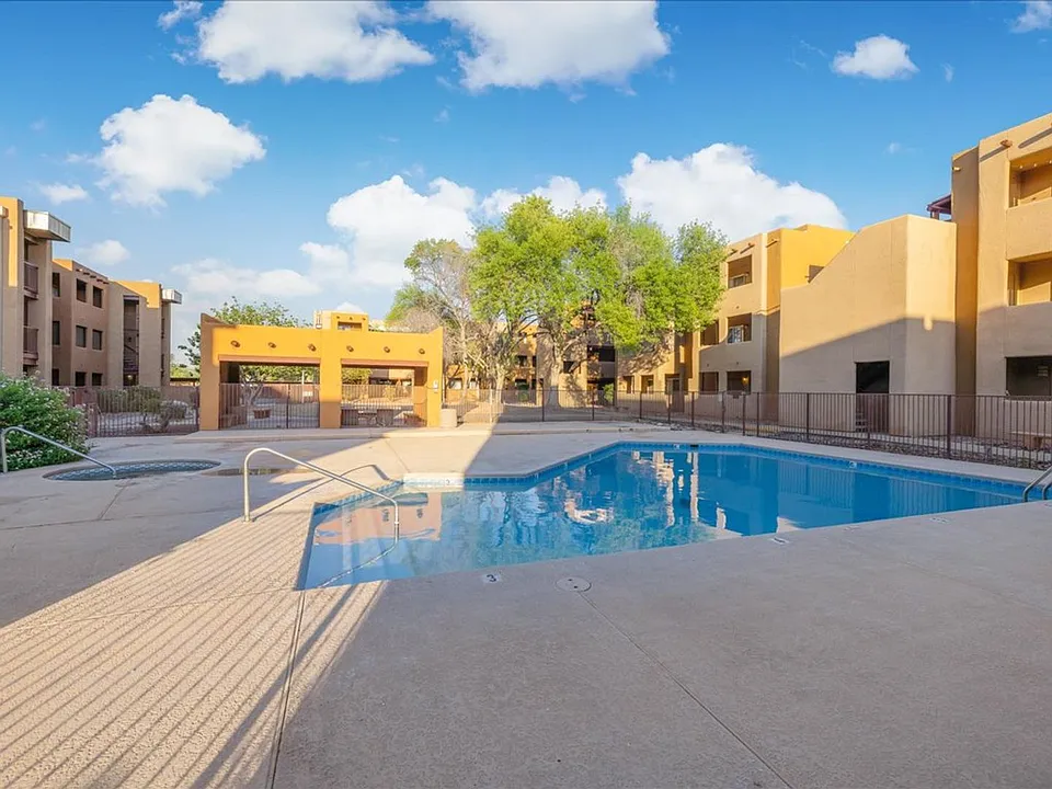 1810 E Blacklidge Dr #818