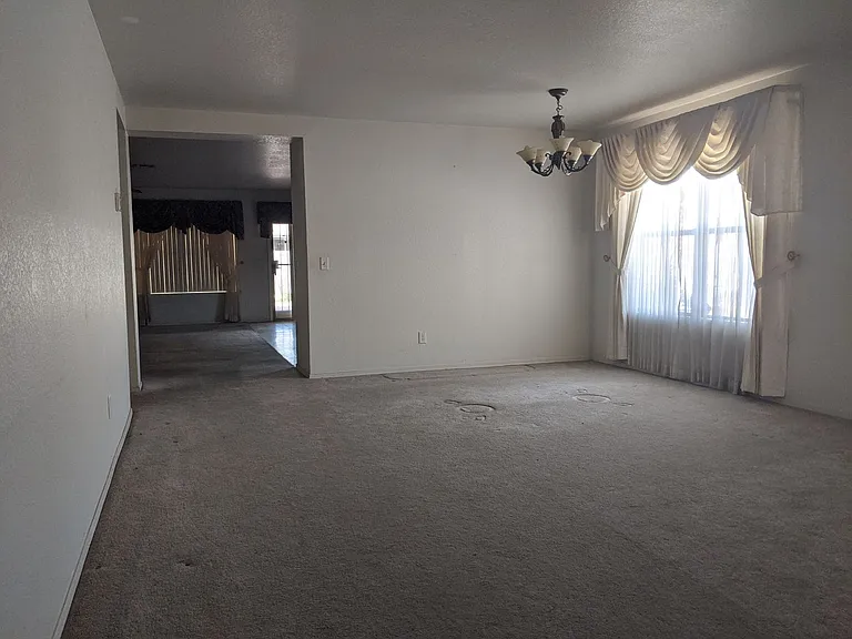 6292 S Avenue De La Chandelle — Photo 3