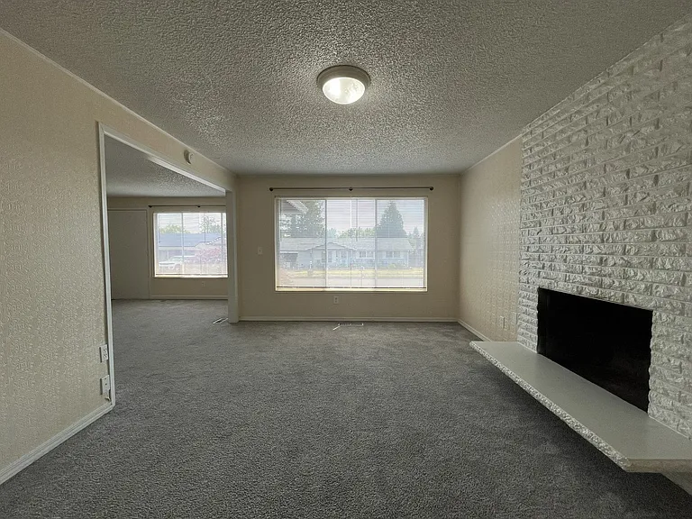 687 SE Barnes Ave — Photo 16