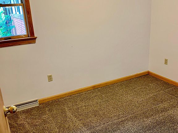 4th image of 129 Calvin St #1/2