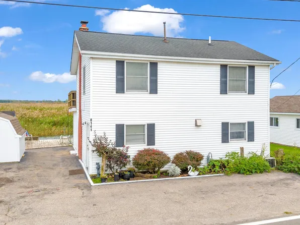 8141 Anchor Bay Dr, Clay, MI 48001