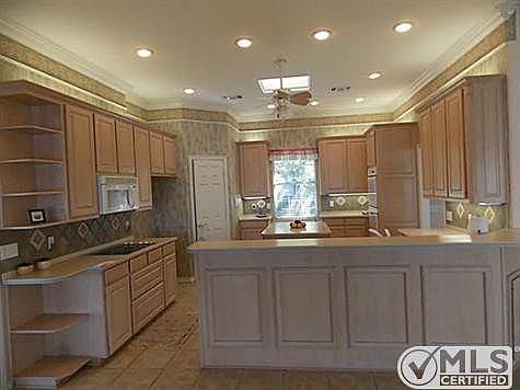 5th image of 306 Kiowa Dr E