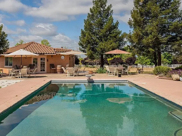 1167 Little River Dr, Hollister, CA 95023